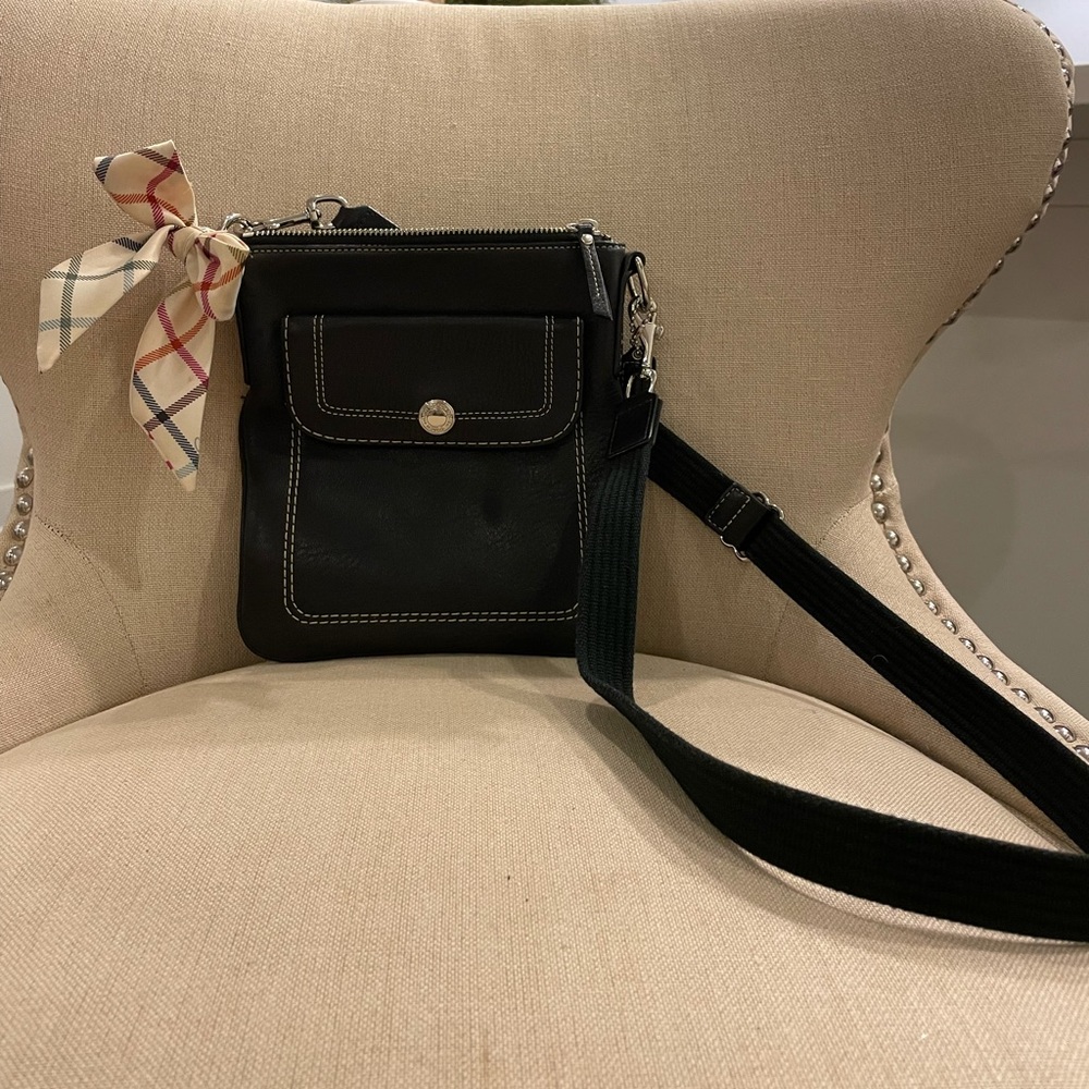 Coach- vintage Y2K black crossbody with coach bow